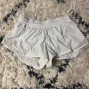 Lululemon Hotty hot Low rise 2.5in white shorts